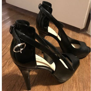 Nine West patent & matte leather 8.5 stappy heels